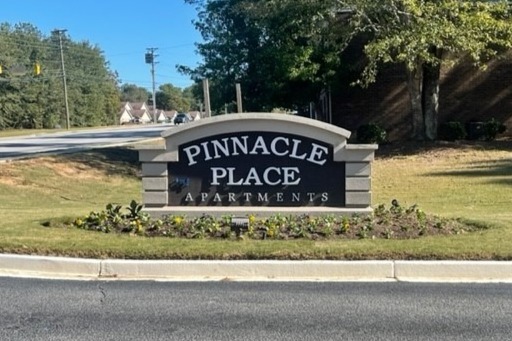 Foto principal - Pinnacle Place Apartments