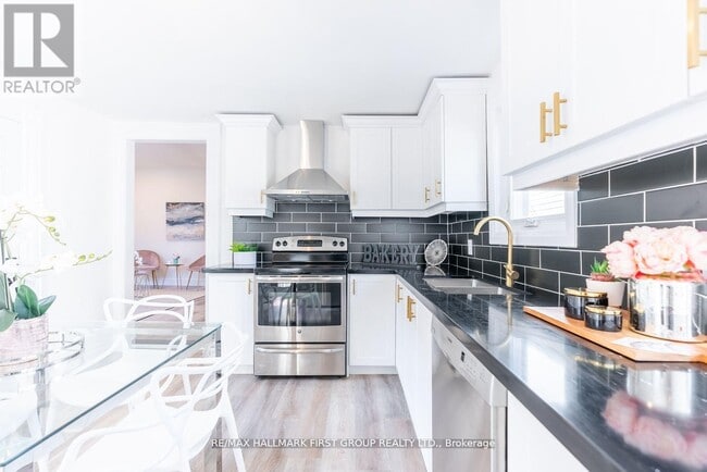 Building Photo - 53 Queenston St