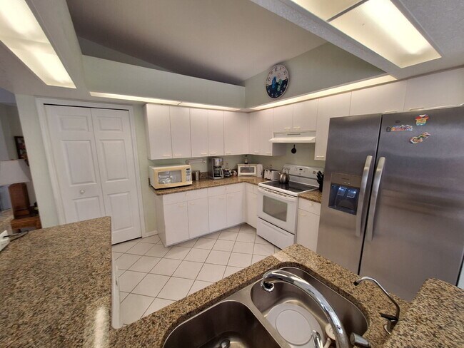 Foto del edificio - Turnkey Furnished Pool home in Rotonda West