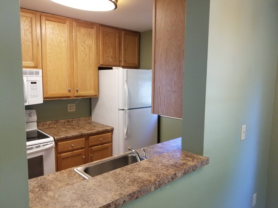 11 Farmgate Rd, South Berwick, ME 03908 Townhome Rentals in South