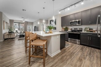 Building Photo - 601 Pax