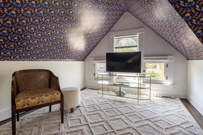 Building Photo - 1382 Burdette Ave