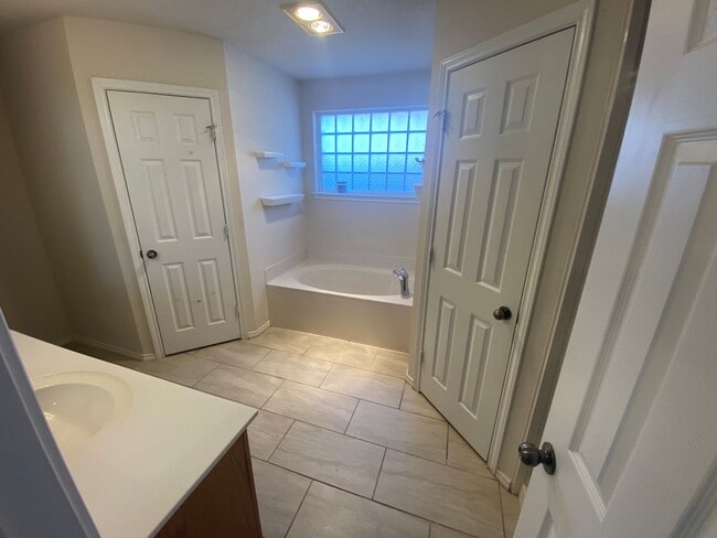 Building Photo - 6708 86th St