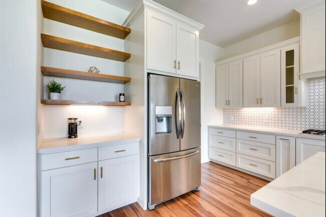 Building Photo - 3137 E Tower Cir