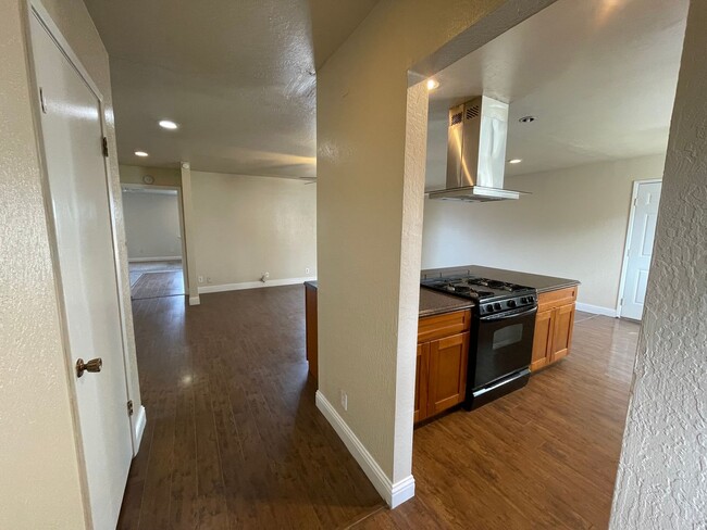 Building Photo - Charming 3-Bedroom, 2-Bathroom Home in Sac...