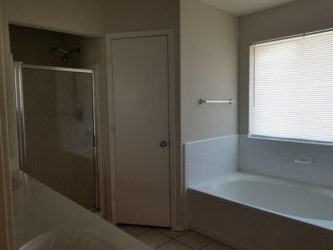 Building Photo - 1020 Rolling Meadows Dr