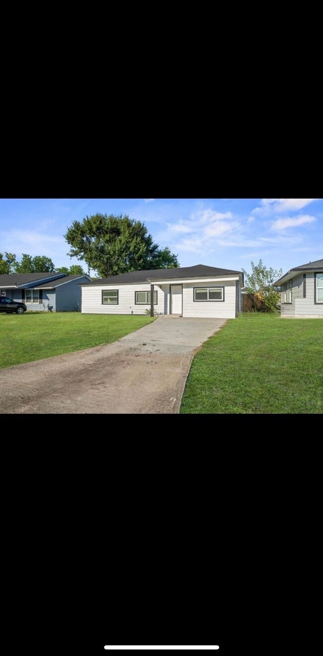 Building Photo - 10602 Buffum St