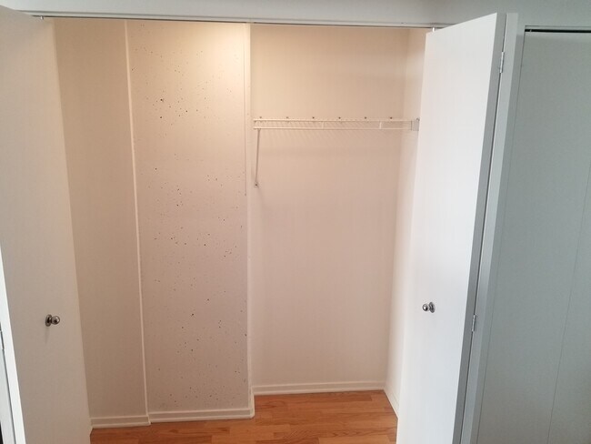 Closet - 61 W 15th St