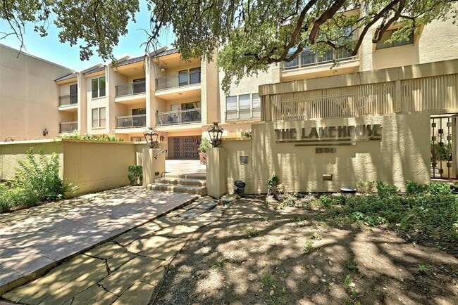 Building Photo - 1500 Scenic Dr