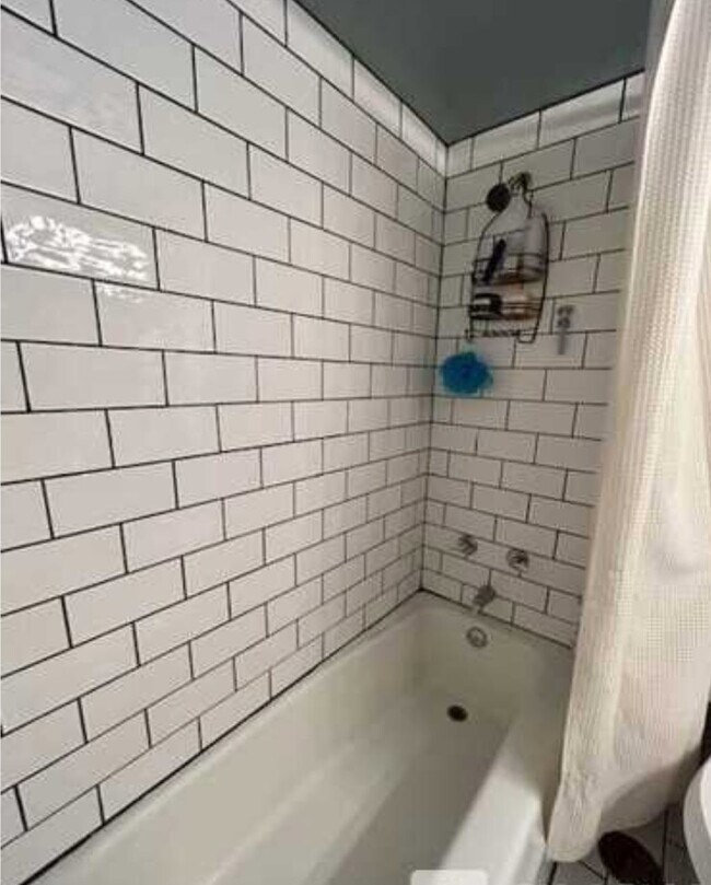 Foto del edificio - 639 W Wellington Ave