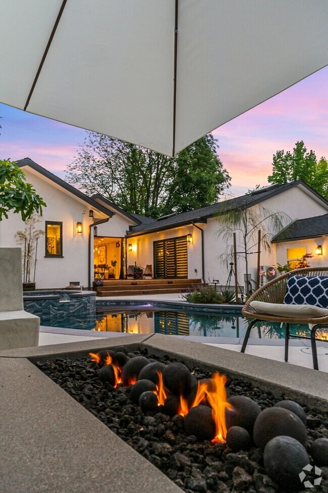 Building Photo - 4867 Revlon Dr