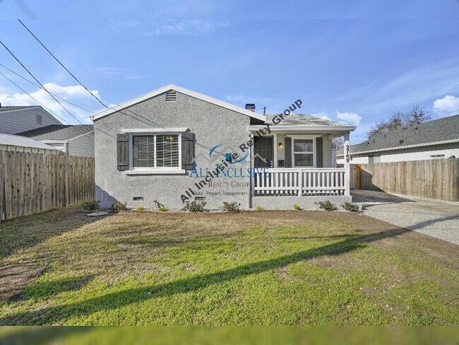 Building Photo - Cozy 2 beds 1 bath home! - Half off one mo...
