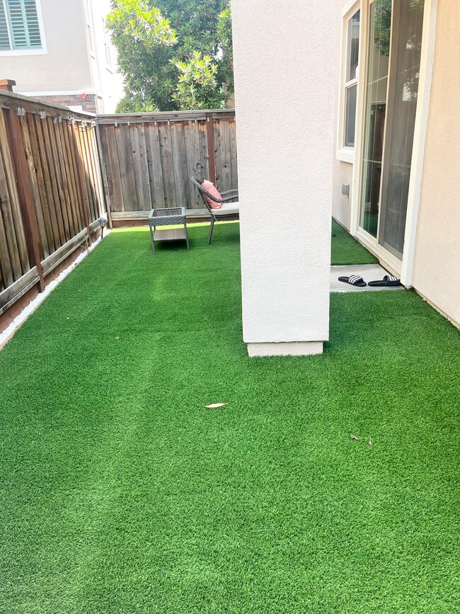 Foto del edificio - 2880 Patcham Cmn