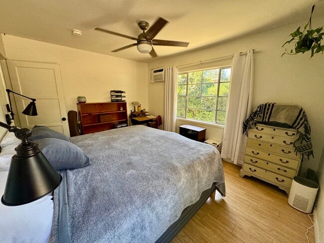 Foto del edificio - 7817 Shady Cove Ave