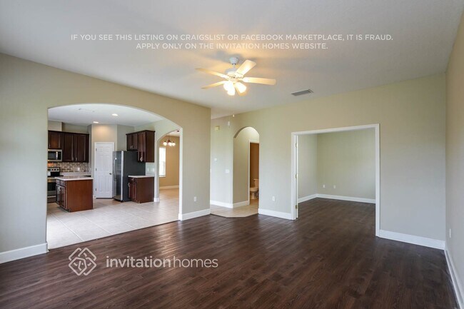 Foto del edificio - 8809 Cameron Crest Dr