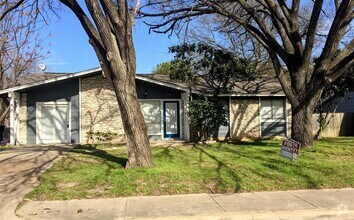 Building Photo - 2802 Loyola Ln