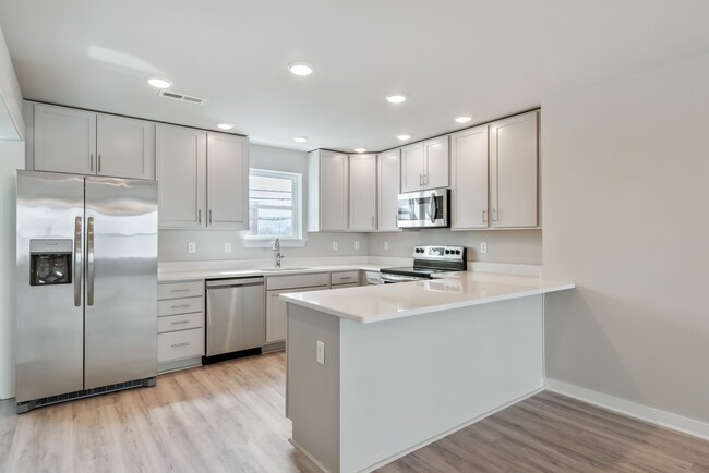 The Incline-Kitchen - Lookout View Townhomes