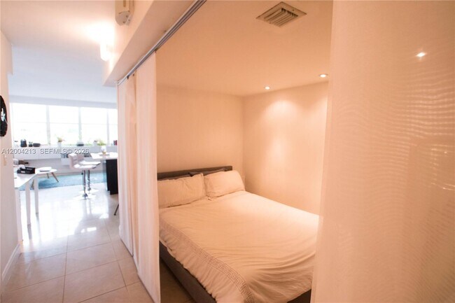 Foto del edificio - 801 Brickell Bay Dr