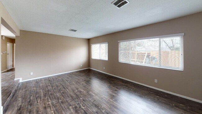 Building Photo - Coming Soon! Awesome 4/2 Single Story home in the heart of Loma Linda for Lease!