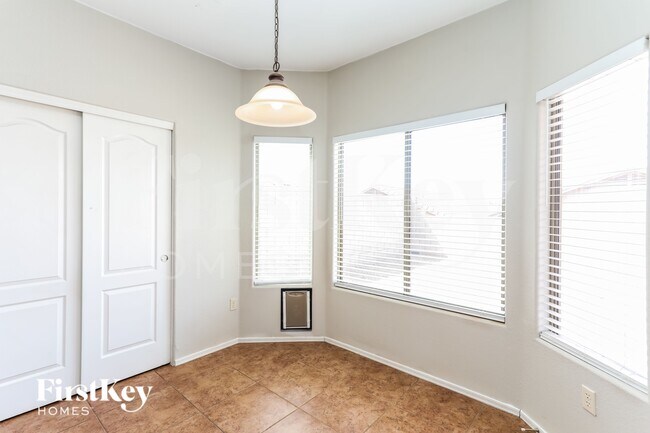 Foto del edificio - 8404 S Otis Dr