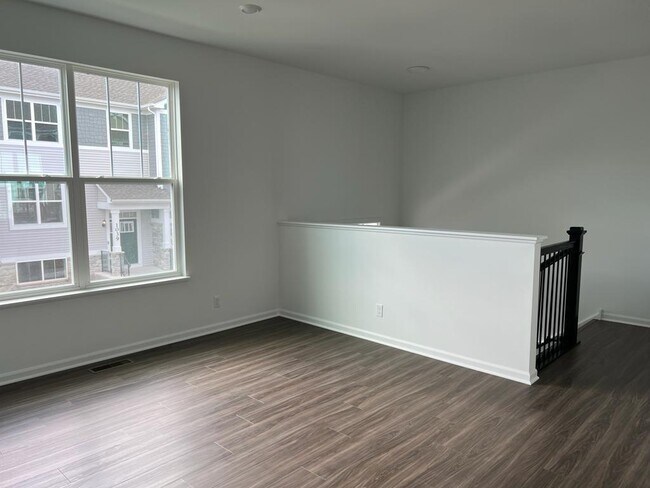 Building Photo - 1033 Atterberg Rd