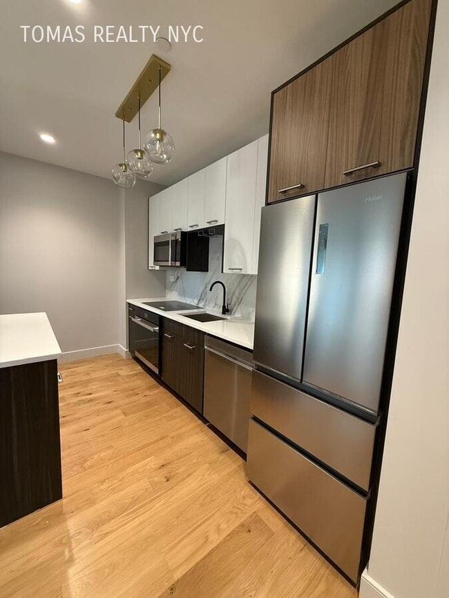 Photo - 1890 Pelham Pkwy S Apartment