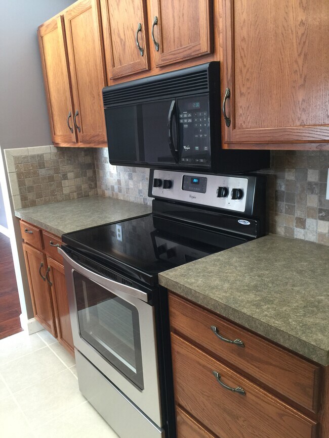 Building Photo - 6729 Meadow Creek Dr