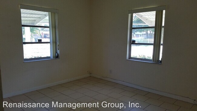 Foto del edificio - 2 br, 1 bath House - 5208 NE 1st Terrace