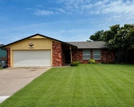 Building Photo - 6509 SW Oakcliff Ave