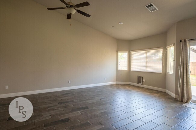 Foto del edificio - Clovis East Home, 2BR/2BA, Built 2019 in C...