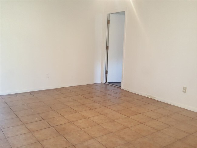 Foto del edificio - 3011 E 3rd St