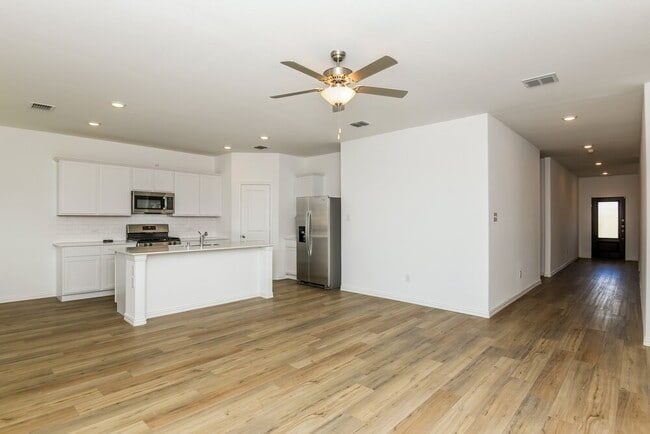 Building Photo - 14785 Mainstay Way