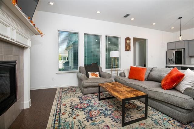 Building Photo - 2408 Elm Pl