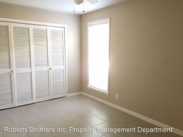 Building Photo - 1030 Sea Cliff Dr N