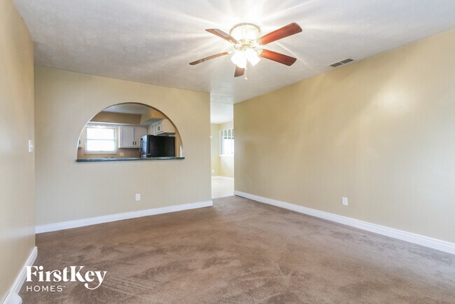 Building Photo - 5610 Hill Rise Dr