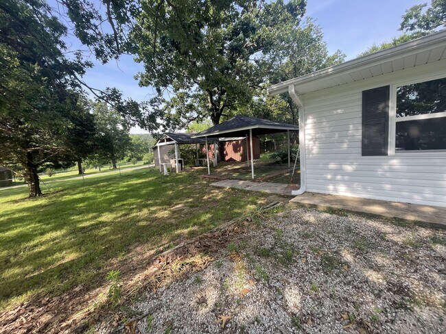 Building Photo - 202 Briarwood