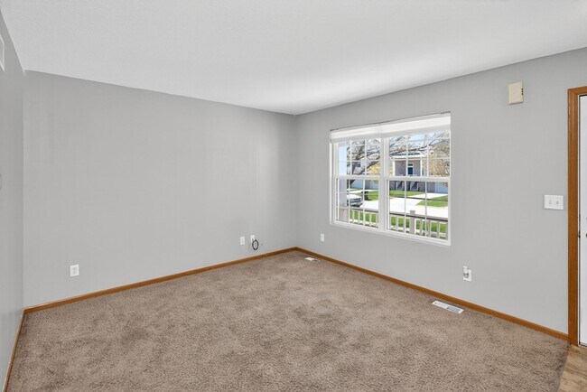 Foto del edificio - SPACIOUS COMFORT!! 3 Bedroom, 2 Bathroom Home in Ankeny!