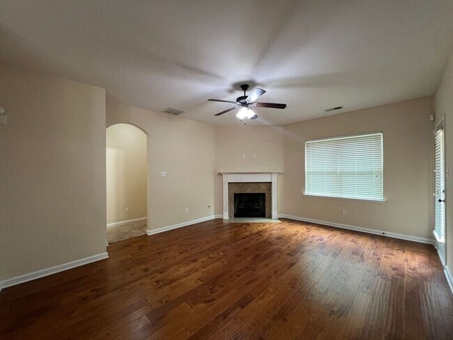 Foto del edificio - 6057 Abigail Bluffs Dr