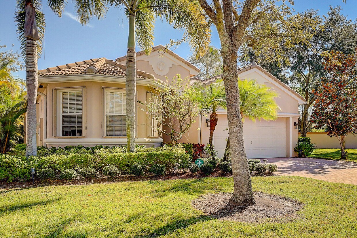 Primary Photo - 1476 SE Legacy Cove Cir