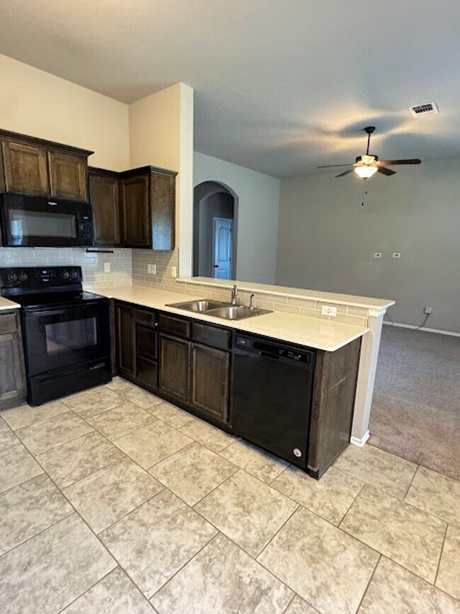 Foto del edificio - Spacious 3-Bedroom, 2-Bath Home for Rent i...