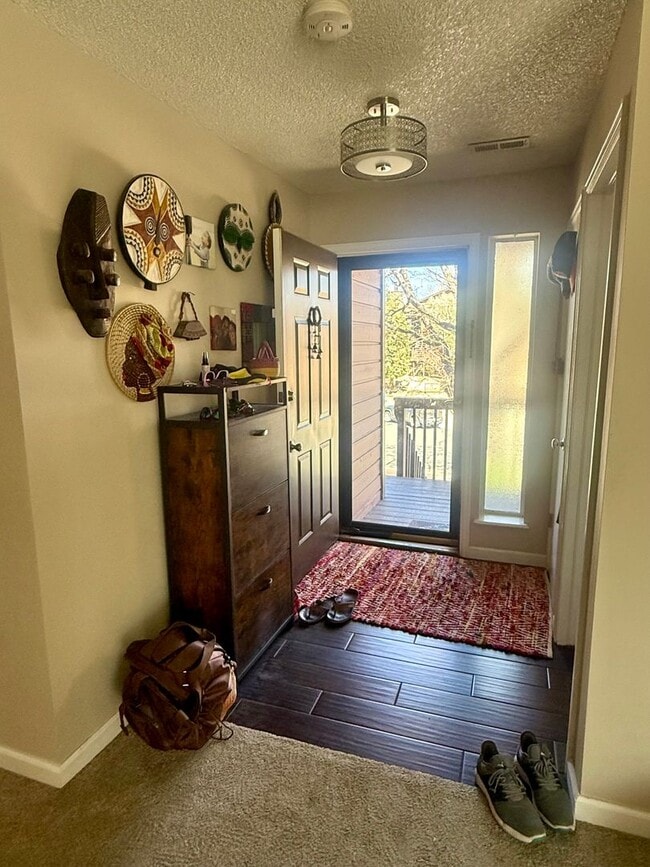 Building Photo - Spacious, Sunlit 3BR / 2 BA Condo just steps away from Standley Lake!