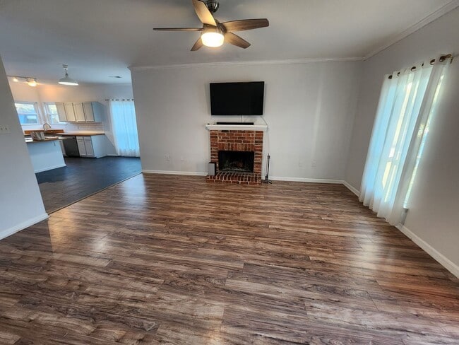 Building Photo - 777 Hadley Dr