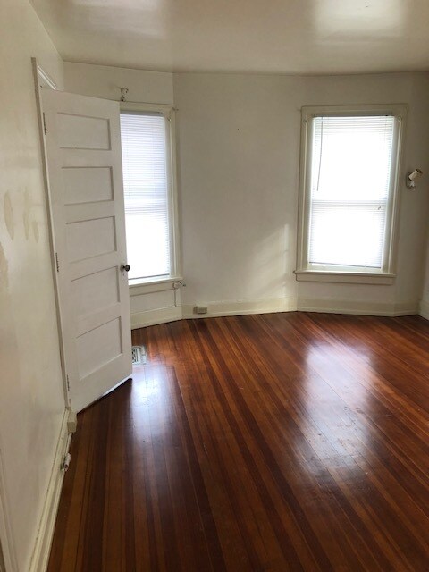 bedroom - 5 Murray St