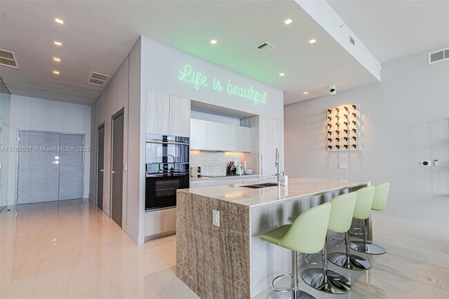 Foto del edificio - 480 NE 31st St