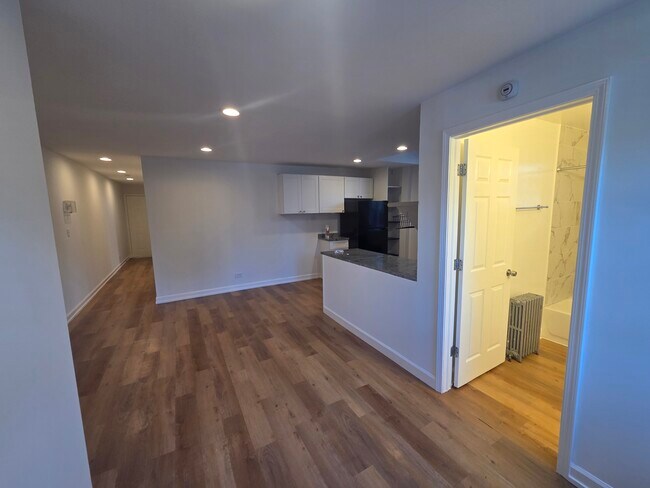 Building Photo - 4839 W Dakin St