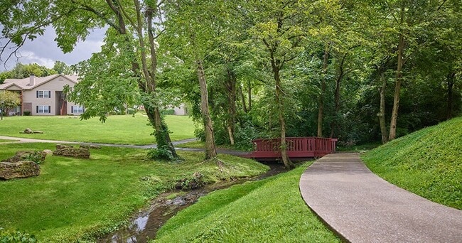 Walking trail and lush landscaping - Cooper Creek