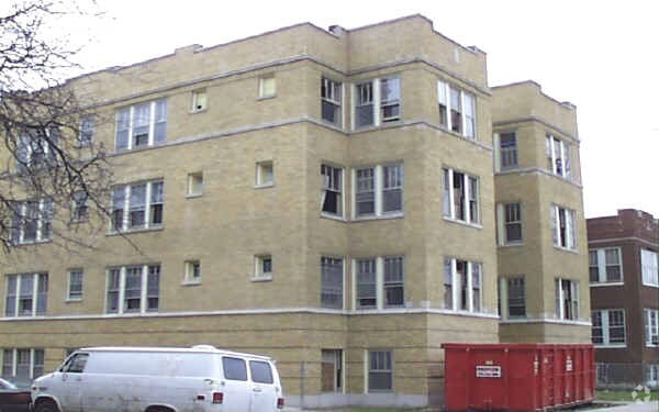 Primary Photo - 4855 N Avers Ave