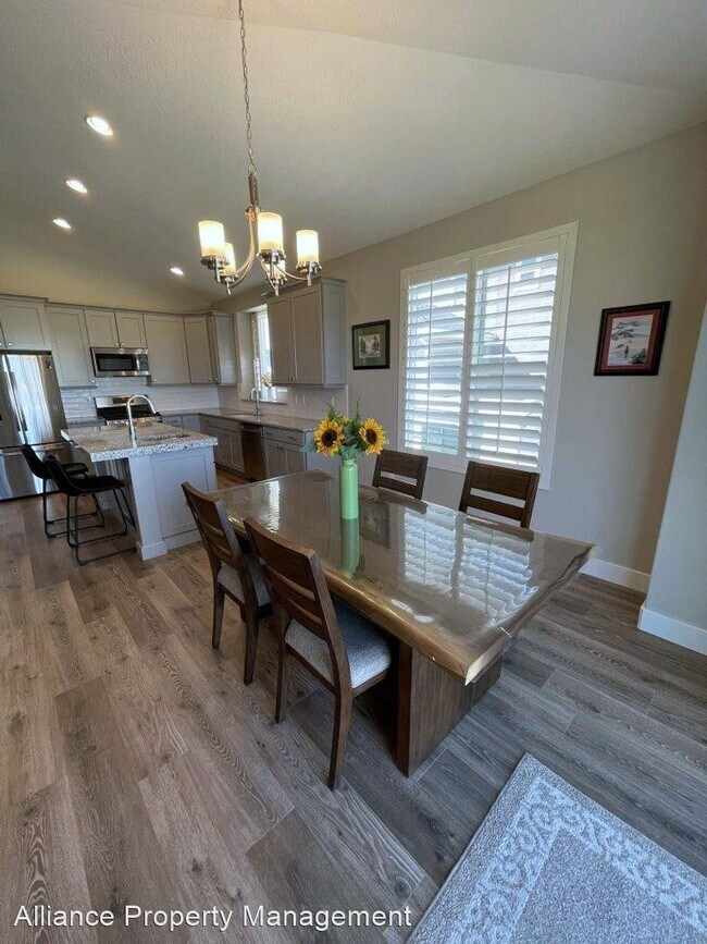 Foto del edificio - 6 br, 4.5 bath House - 3292 W Blue Crane Dr.
