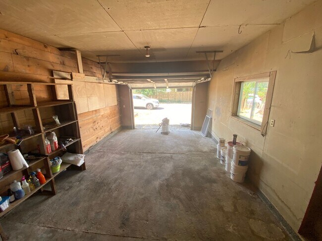 Foto del edificio - 3 Bed 1.5 bath home in Prineville