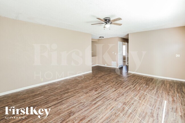 Foto del edificio - 11408 E Scarritt Ave